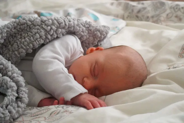 baby-unilateral-hearing-loss Baby with unilateral hearing loss